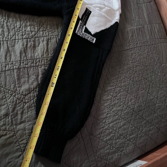 Chanel Coco beautiful Christmas sweater 😍 - Picture 8 of 16